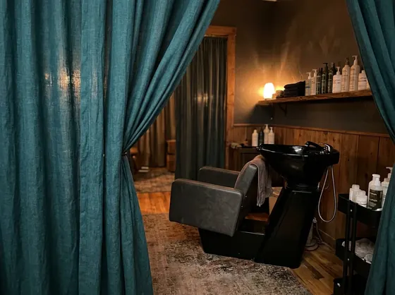 LUXE Studio Hair Salon JB